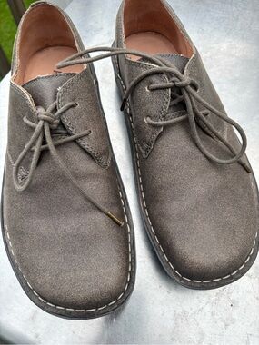 Alegria Men's leather in Gray-Brown lace up shoes. EUC